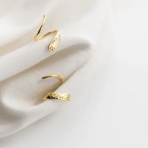 DAINTY GOLD PLATED S925 CUFF EARRINGS